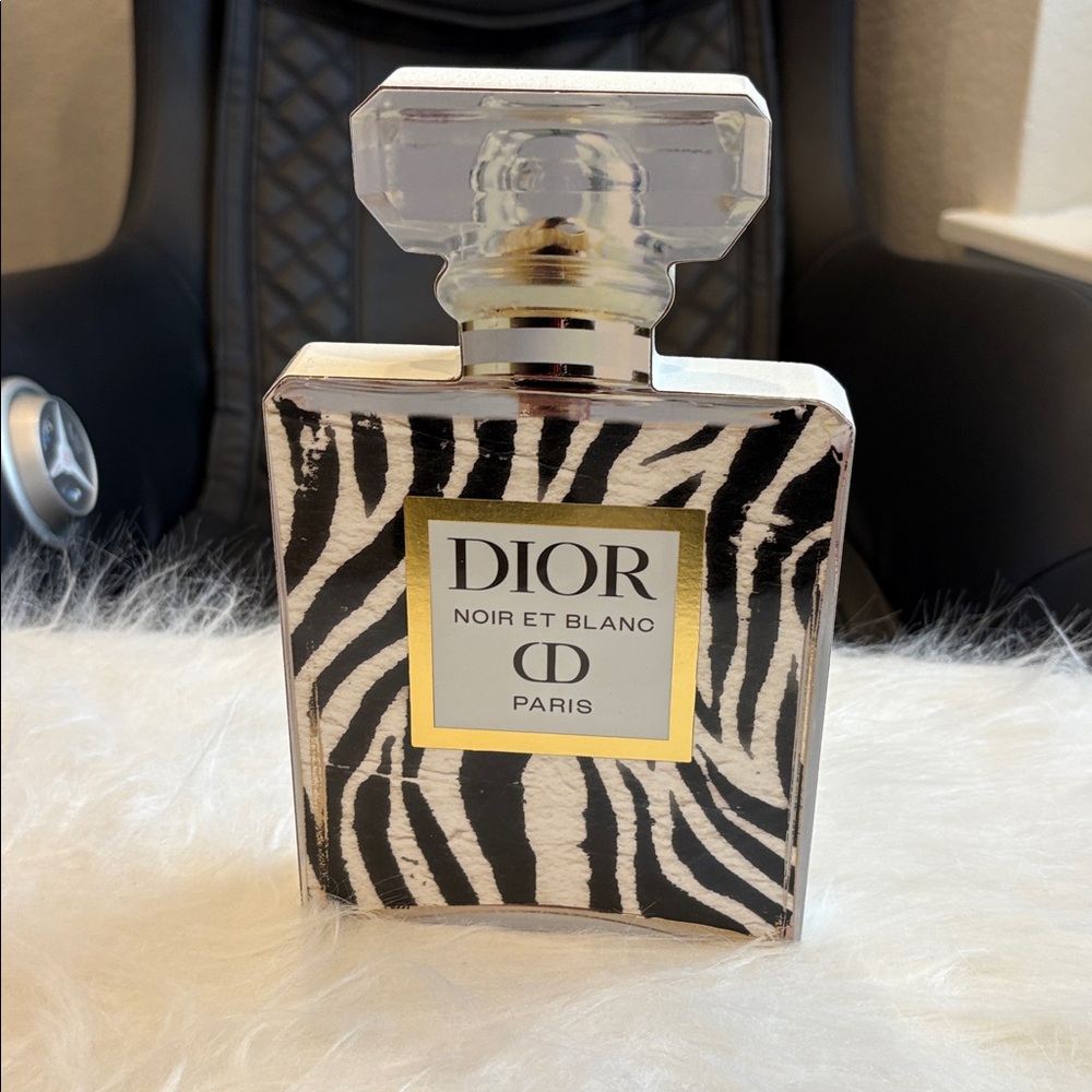 New Dior Wooden Home Accent Fashion Decor Perfume Bottle Black White and Gold